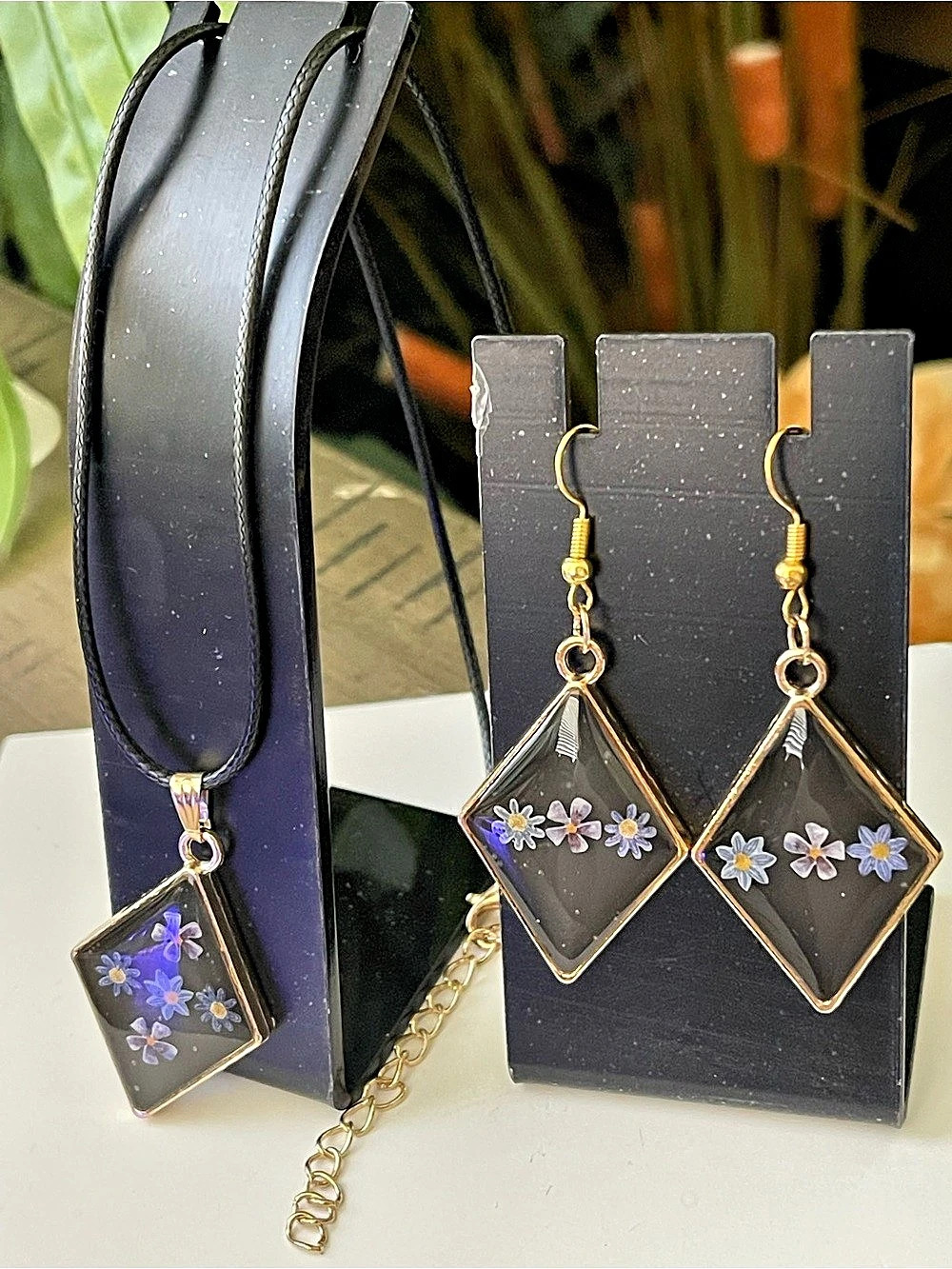 Floral Necklace & Earrings in Black
